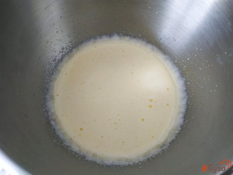 Фото приготовление рецепта: Бисквитный пирог с апельсином шаг №2