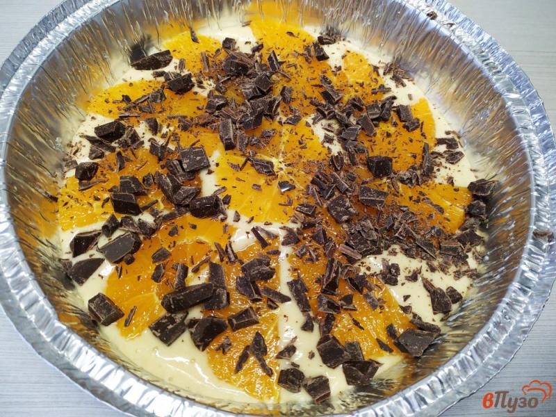 Фото приготовление рецепта: Бисквитный пирог с апельсином шаг №6