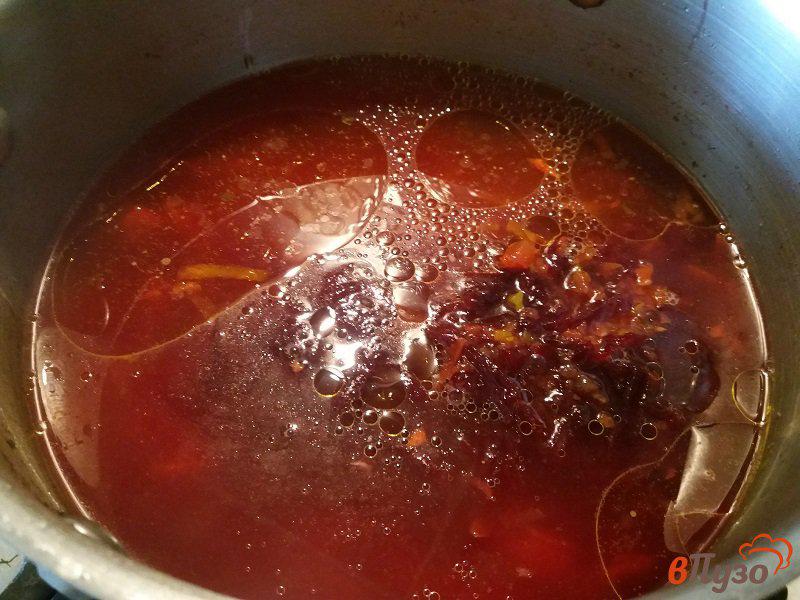 Фото приготовление рецепта: Красный борщ из запечённой свеклы на курином бульоне шаг №4
