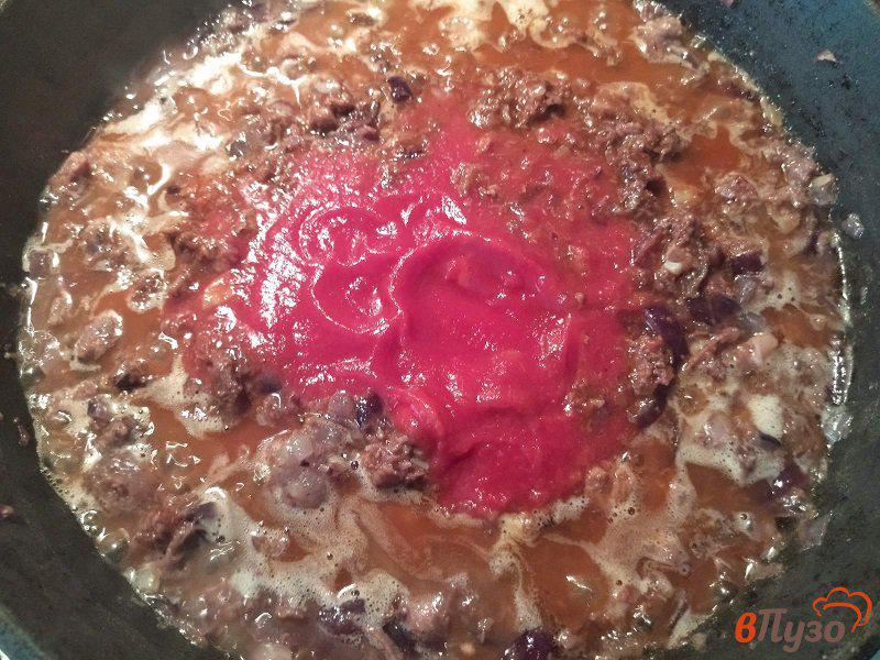 Фото приготовление рецепта: Спагетти с мясным соусом из говяжьей тушёнки шаг №5