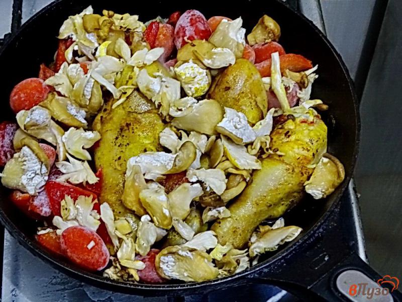 Фото приготовление рецепта: Куриные голени тушеные с овощами шаг №8