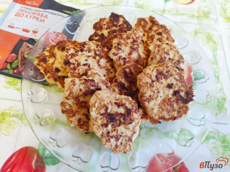 Фото приготовление рецепта: Рубленные котлеты из куриного филе с плавленным сырком шаг №8