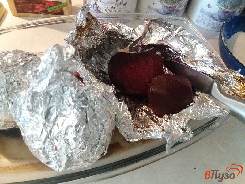 Фото приготовление рецепта: Салат из квашеной капусты и запечённой свеклы шаг №1
