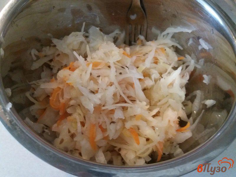 Фото приготовление рецепта: Салат из квашеной капусты и запечённой свеклы шаг №3