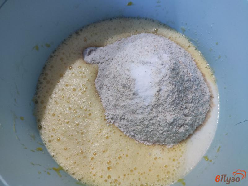 Фото приготовление рецепта: Сырный пирог на кефире шаг №3