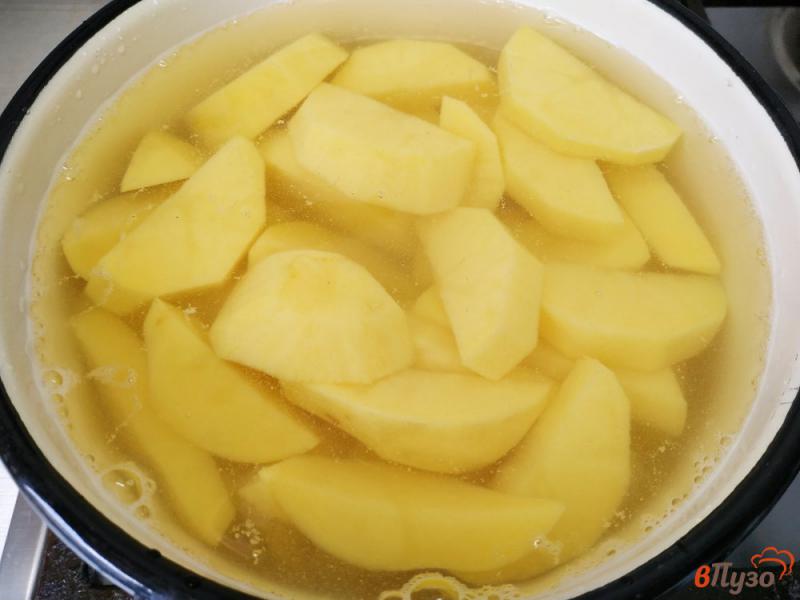 Фото приготовление рецепта: Картофельные биточки с грибами шаг №1