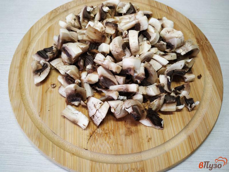 Фото приготовление рецепта: Картофельные биточки с грибами шаг №4