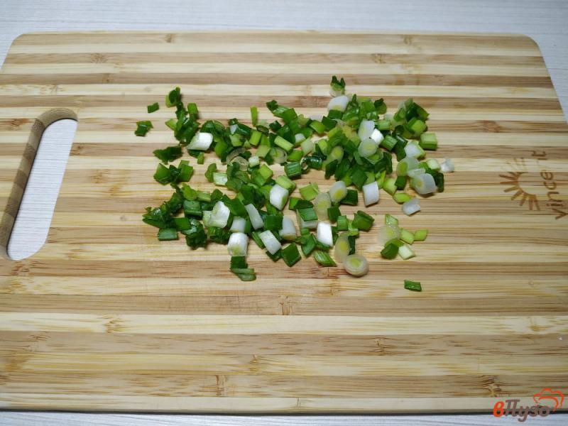 Фото приготовление рецепта: Бездрожжевые пирожки с картошкой и зелёным луком шаг №4
