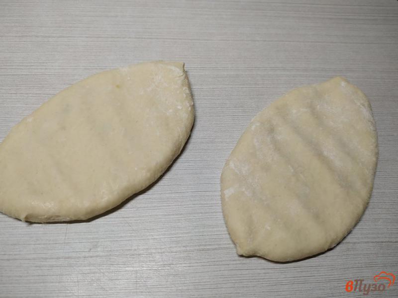 Фото приготовление рецепта: Бездрожжевые пирожки с картошкой и зелёным луком шаг №8