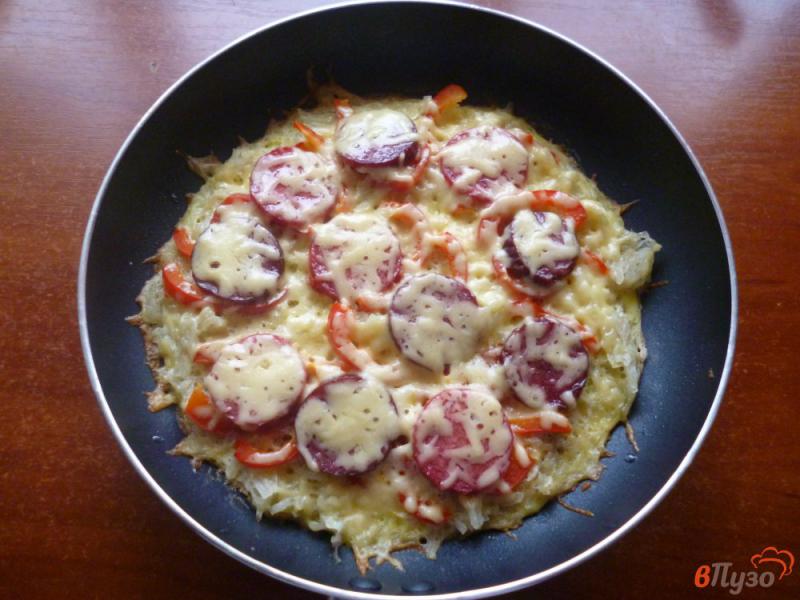 Фото приготовление рецепта: Картофельная пицца на сковороде шаг №7