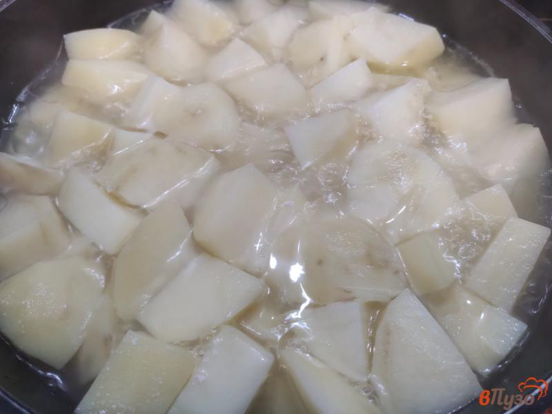 Фото приготовление рецепта: Картофель с курицей овощами и томатной пастой шаг №5