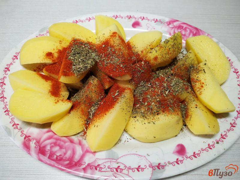 Фото приготовление рецепта: Запеченный картофель с паприкой шаг №2