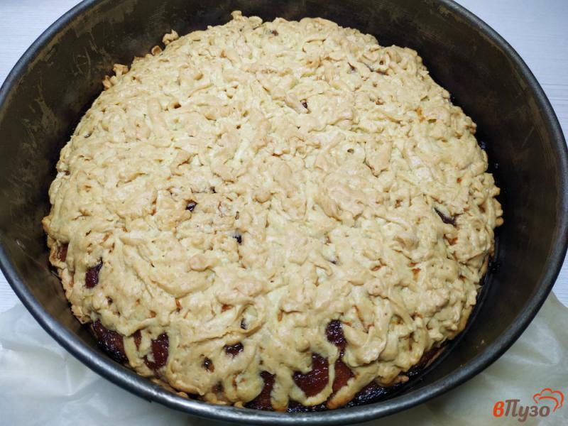 Фото приготовление рецепта: Песочный пирог с повидлом из клубники шаг №8