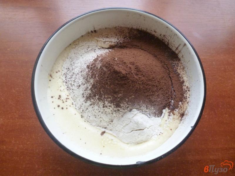 Фото приготовление рецепта: Шоколадный торт на сковороде шаг №3