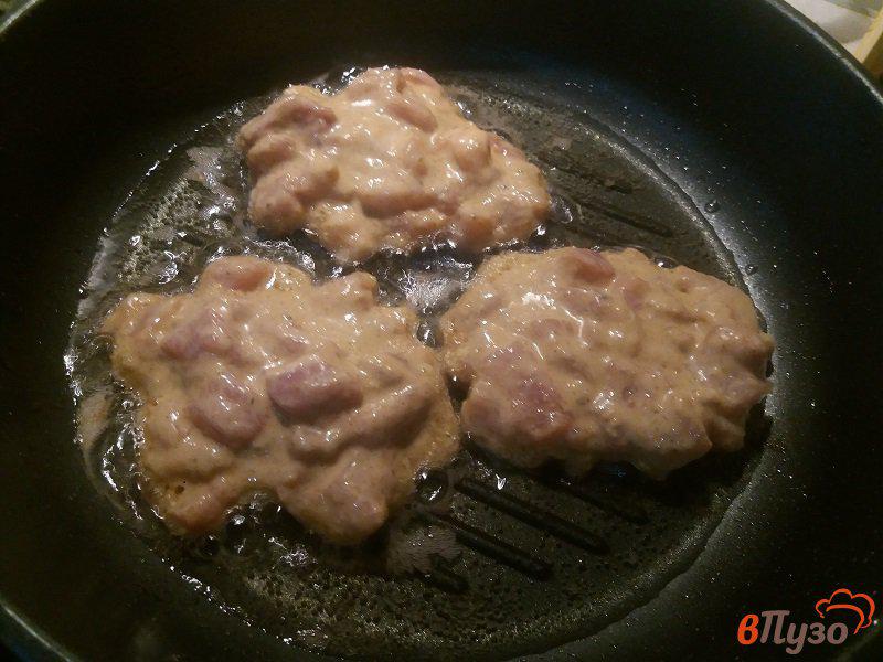 Фото приготовление рецепта: Рубленные котлеты из свинины шаг №7