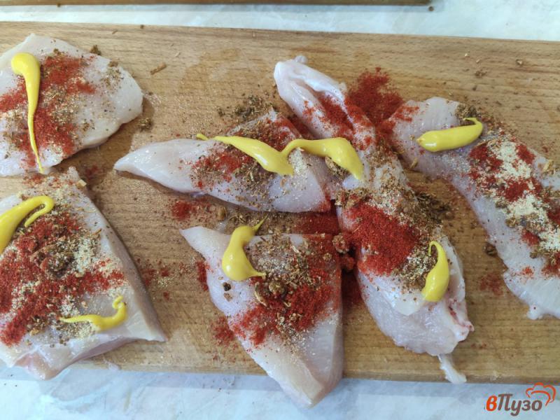 Фото приготовление рецепта: Куриное филе маринованное в горчице с приправами шаг №2