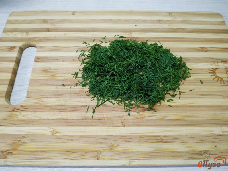 Фото приготовление рецепта: Жареные шампиньоны с салатом из капусты шаг №2