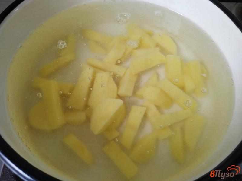 Фото приготовление рецепта: Постный борщ с килькой в томате шаг №2