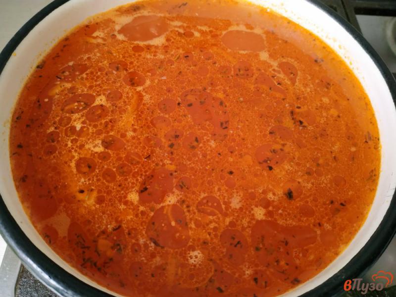 Фото приготовление рецепта: Постный борщ с килькой в томате шаг №9
