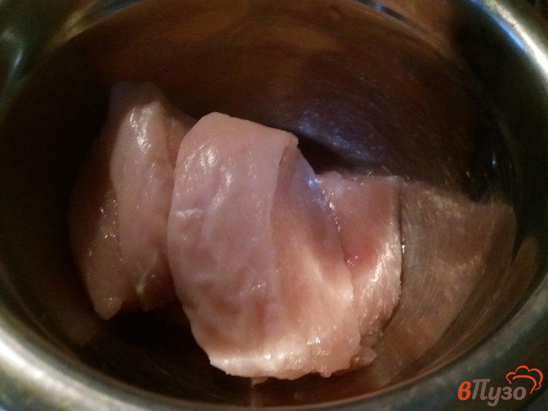 Фото приготовление рецепта: Куриное филе в сметано-соевом соусе шаг №1