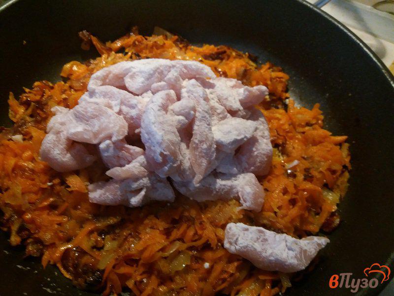 Фото приготовление рецепта: Куриное филе в сметано-соевом соусе шаг №6