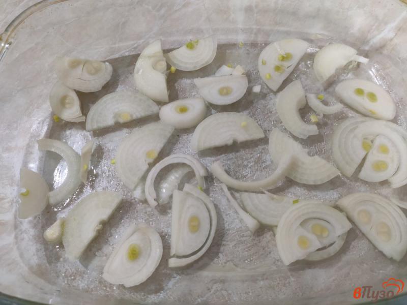 Фото приготовление рецепта: Картофель запёченный с курицей в сметане и кетчупе шаг №4