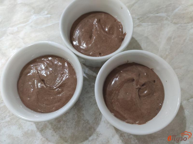 Фото приготовление рецепта: Шоколадные мини тортики шаг №5