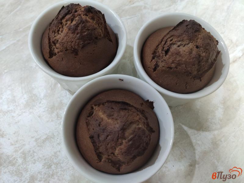 Фото приготовление рецепта: Шоколадные мини тортики шаг №6