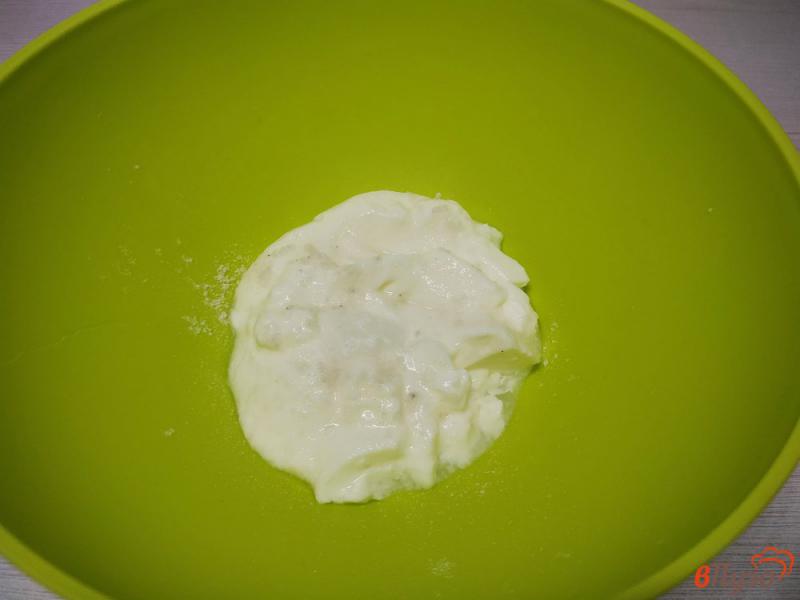 Фото приготовление рецепта: Жареные пирожки на соде и йогурте с капустой шаг №1
