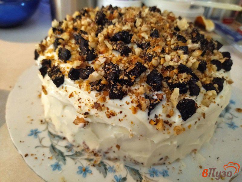 Фото приготовление рецепта: Торт со сметанным кремом черносливом и грецкими орехами шаг №17