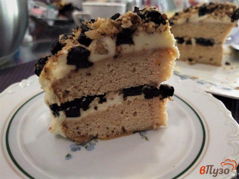 Фото приготовление рецепта: Торт со сметанным кремом черносливом и грецкими орехами шаг №16