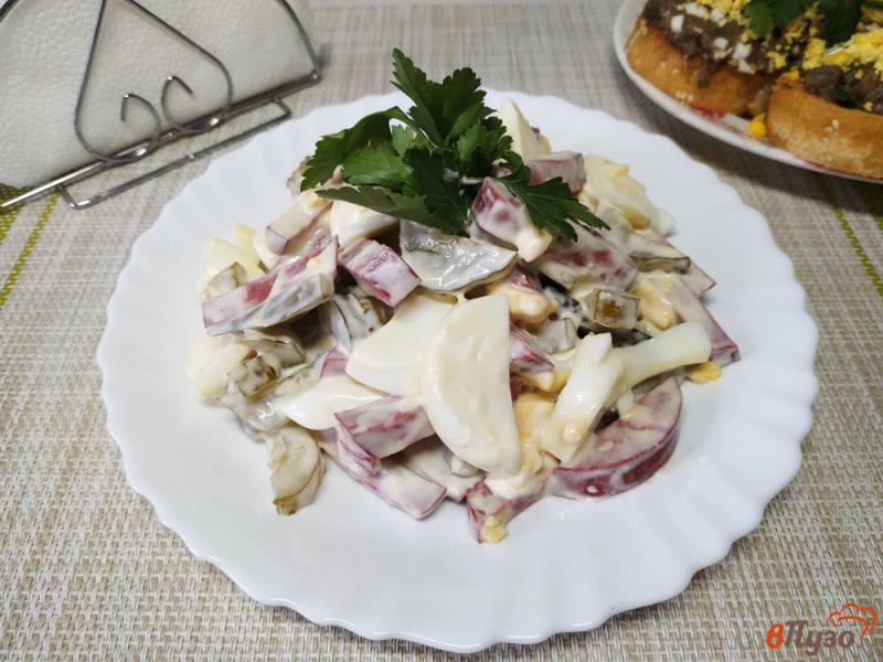 Фото приготовление рецепта: Салат из яиц и копчёной колбасой шаг №5