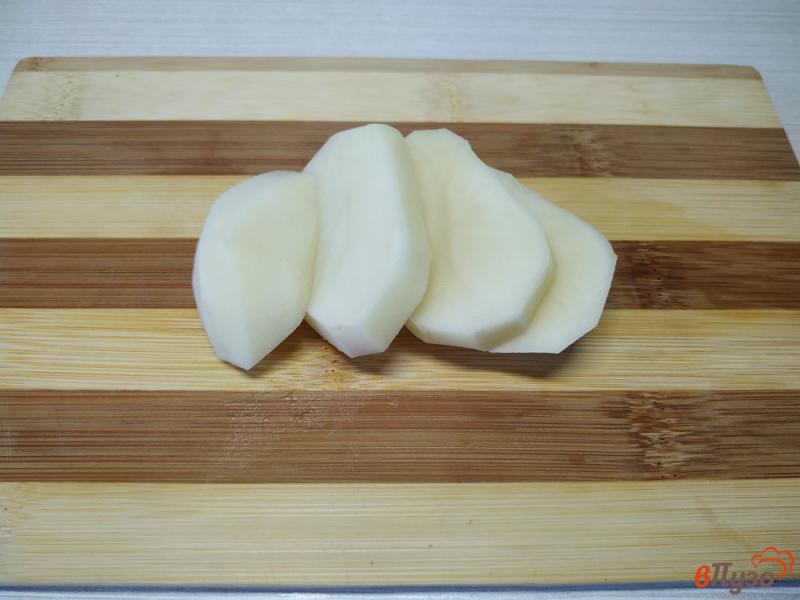 Фото приготовление рецепта: Запечённый картофель со свиной грудинкой шаг №3