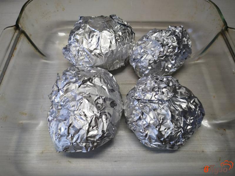 Фото приготовление рецепта: Запечённый картофель со свиной грудинкой шаг №5