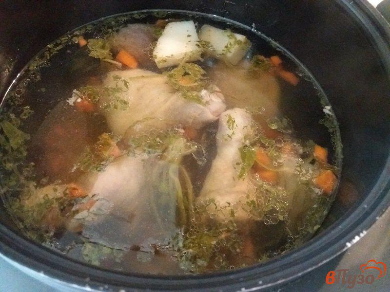 Фото приготовление рецепта: Куриный суп с вермишелью шаг №6