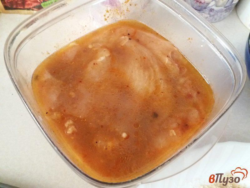 Фото приготовление рецепта: Отбивные из куриного филе в панировке из чипсов шаг №5