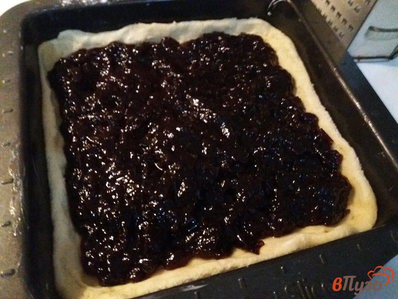 Фото приготовление рецепта: Тёртый пирог со сливовым вареньем шаг №4