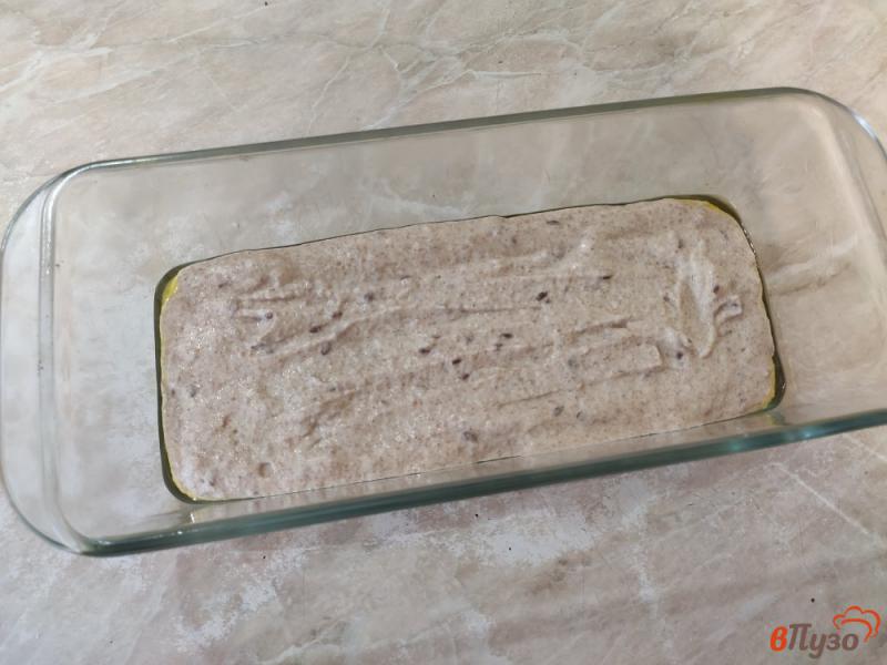 Фото приготовление рецепта: Цельнозерновой хлеб на кефире с семенами льна шаг №4