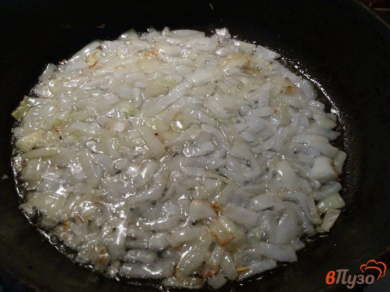 Фото приготовление рецепта: Салат из черной фасоли и отварной свинины шаг №1