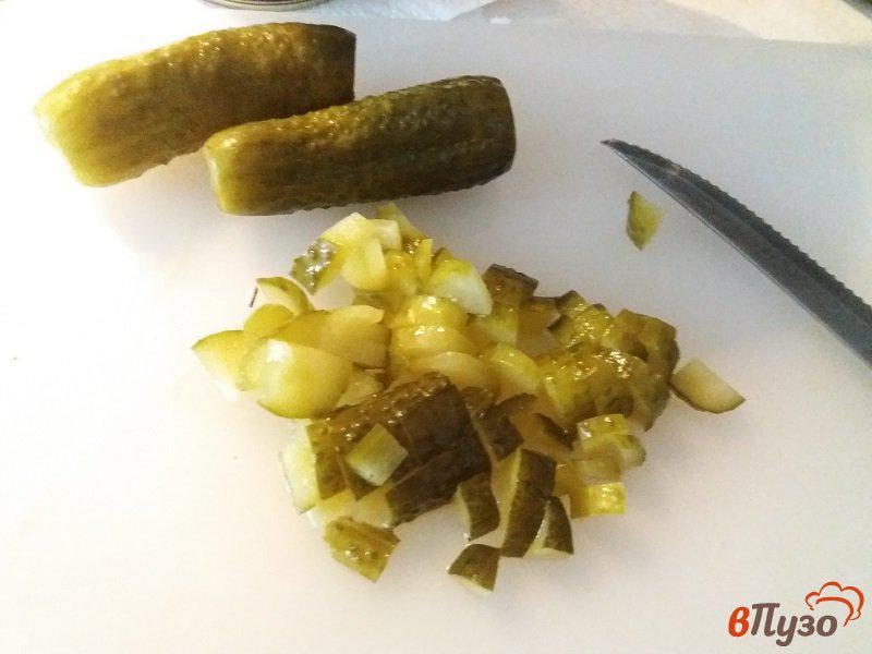 Фото приготовление рецепта: Салат из черной фасоли и отварной свинины шаг №4