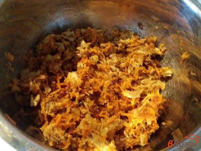 Фото приготовление рецепта: Салат из черной фасоли и отварной свинины шаг №7