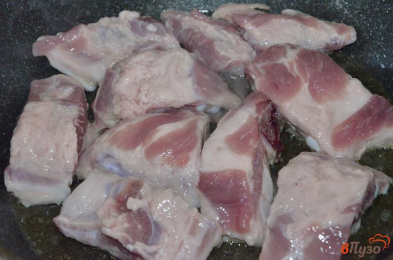 Фото приготовление рецепта: Свиные ребра с лапшой шаг №1