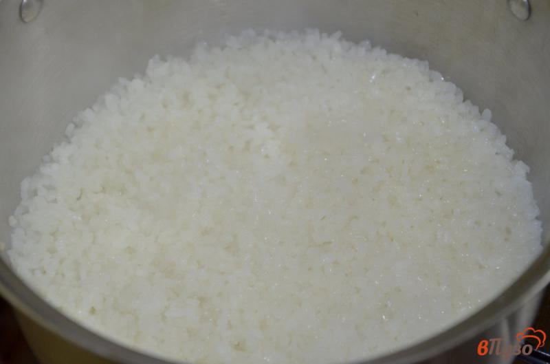 Фото приготовление рецепта: Рис для суши и роллов шаг №3