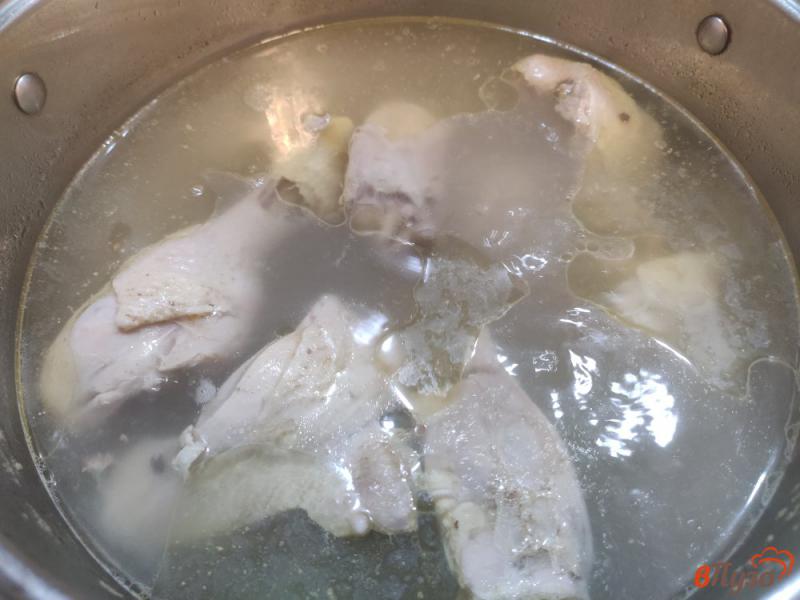 Фото приготовление рецепта: Куриный суп с домашней лапшой шаг №1