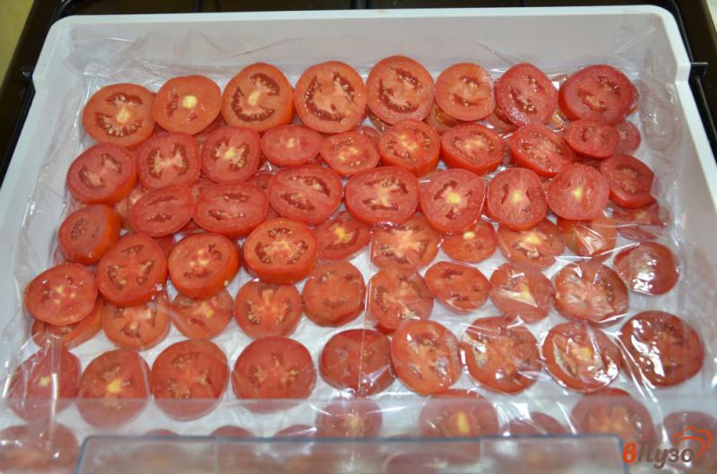 Фото приготовление рецепта: Заготовка помидор для пиццы шаг №2