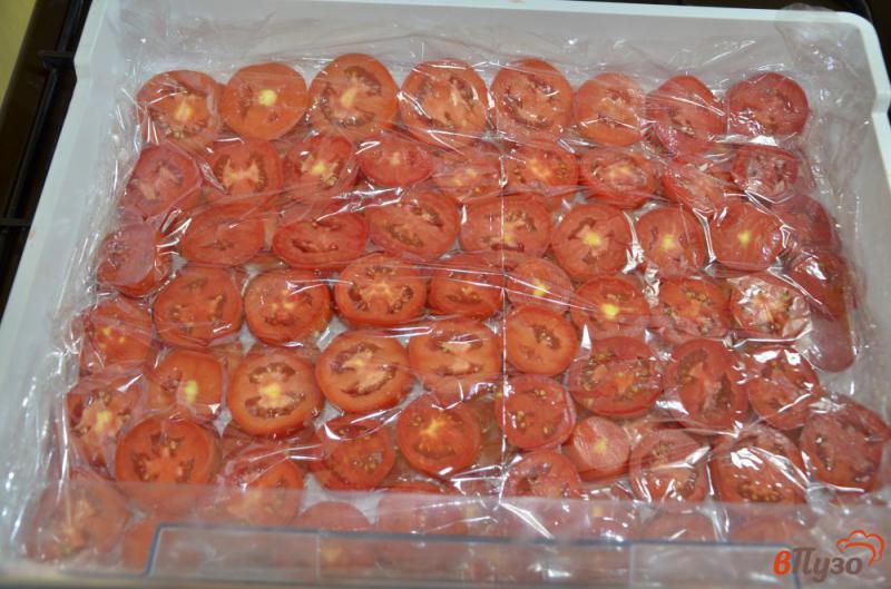 Фото приготовление рецепта: Заготовка помидор для пиццы шаг №3