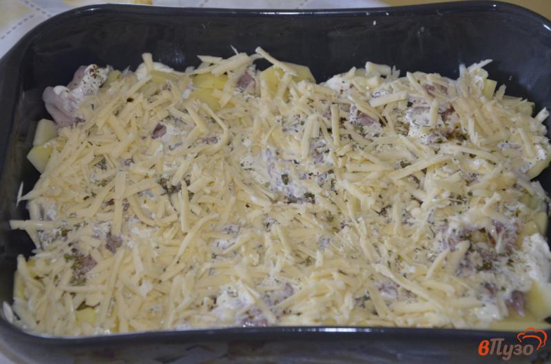 Фото приготовление рецепта: Картофельная запеканка с куриной грудкой и сыром шаг №4