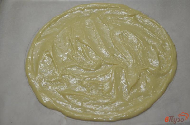 Фото приготовление рецепта: Торт «Медовик» со сметанным кремом и грецкими орехами шаг №7