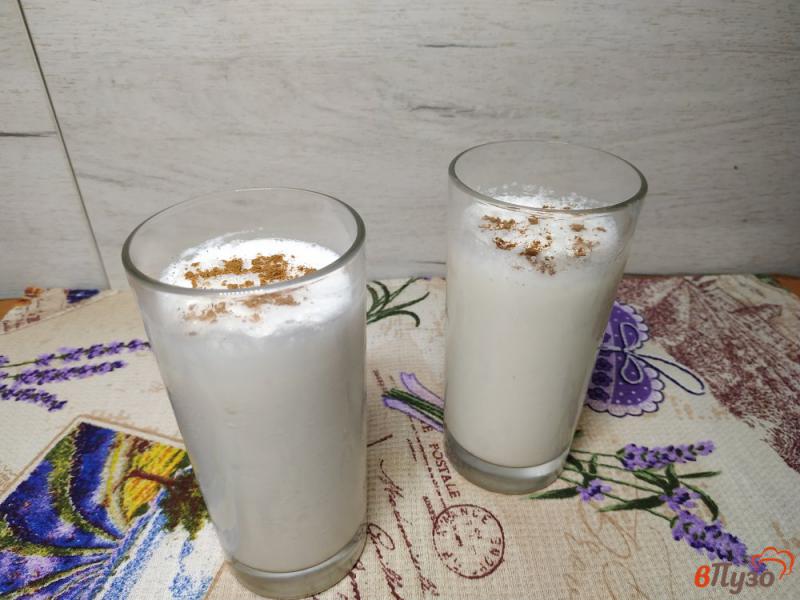 Фото приготовление рецепта: Молочный коктейль с мороженым и корицей шаг №5