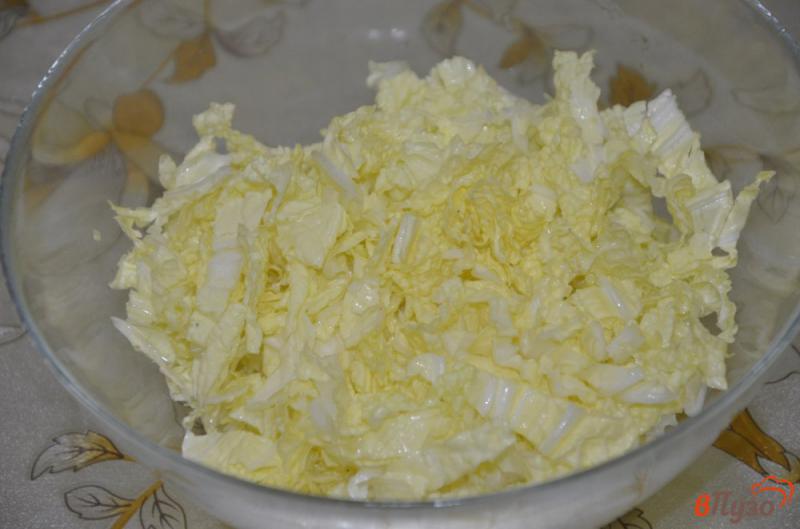 Фото приготовление рецепта: Салат из пекинской капусты с ветчиной шаг №1